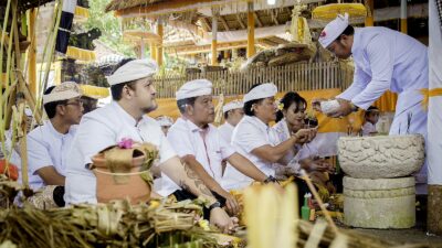 Bupati Giri Prasta Hadiri Upacara Melaspas Pura Kahyangan, Desa dan Puseh Desa Adat Samuan