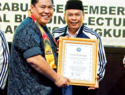 Mujiyat Terima Penghargaan Kota Tanggap Ancaman Narkoba