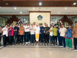 Sekda Badung Serahkan Santunan 17 Pensiunan Anggota KORPRI