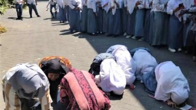 Kapolrestabes Surabaya Buka Segel SMK Prapanca 2, Guru dan Siswa Sujud Syukur