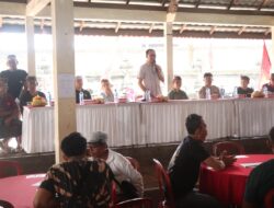 Wabup Suiasa Buka Turnamen Ceki Pemaksan Pura Gunung Agung Banjar Denkayu Baleran