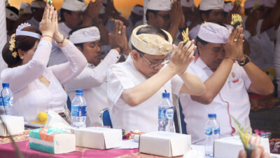 Wabup Suiasa Hadiri Tawur Balik Sumpah Utama di Pura Luhur Giri Kusuma Blahkiuh