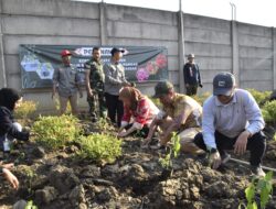 Kelompok Tani Urban dan Konvensional se-Surabaya Tanam Cabai Serentak
