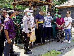 Bupati Giri Prasta Tinjau Kebakaran di Pura Dalem dan Prajapati Desa Adat Lambing Sibang Kaja