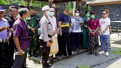 Bupati Giri Prasta Tinjau Kebakaran di Pura Dalem dan Prajapati Desa Adat Lambing Sibang Kaja