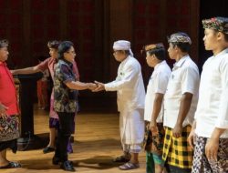 Bupati Giri Prasta Serahkan Hibah dan BKK Rp302 M Kepada Badan/Lembaga Nirlaba