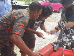 Terduga Pelaku Pencurian Motor Tak Berkutik Diborgol Personel Polsek Jayapura Selatan