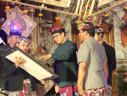 Hadiri HUT Ke-25 ST Giri Mustika Werdhi Banjar Pantigiri, Wabup Suiasa: Sekaa Teruna Jangan Sampai Lupa dengan Adat