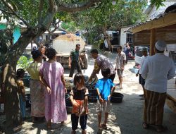 Sinergitas TNI, Polri dan BPBD Salurkan Air Bersih di Kecamatan Jonggat, Lombok Tengah