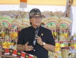 Hadiri Karya Pitra Yadnya Ngaben Massal Desa Adat Banjar, Bupati Giri Prasta Ajak Bergotong Royong dan Jaga Persatuan
