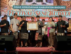 Bupati Giri Prasta Hadiri Penutupan Festival Seni Budaya Ke-14 dan Peluncuran Siskeudes Link