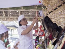Bupati Giri Prasta Hadiri Karya Ngodak Tapakan Pura Desa Banjar Kiadan Petang