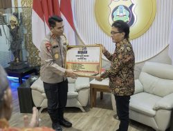 Wujudkan Pelayanan Optimal Bupati Giri Prasta Serahkan Hibah ke KPP Pratama Badung Utara dan Polda Bali