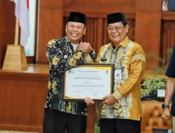 Pj Bupati Batola Mujiyat Terima Penghargaan Terbaik 1 Pengelolaan DAK Fisik