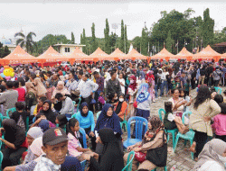 Makan Bakso Gratis Sebanyak 6.500 Porsi untuk Masyarakat Kota Palembang, Sumsel
