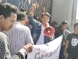 Sulbar Darurat Korupsi, Demo di Gedung Kejati Sulbar BEM Fisipol dan Fraksi Mahasiswa Melawan