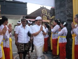 Sekda Adi Arnawa hadiri Karya Melaspas, Ngelinggihang di Pura Puseh Bongan Cemagi Mengwi
