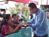 Bagiyon, M.A Mengadakan Acara Makan Siang Gratis dan Susu Untuk Warga Banyu Urip Kidul, Surabaya