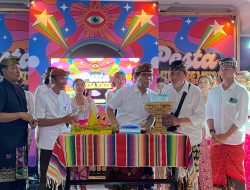 Hadiri HUT Sekaa Teruna Kerta Yowana, Banjar Gerih, Sekda Adi Arnawa Harapkan SDM Andal Menyongsong Indonesia Emas