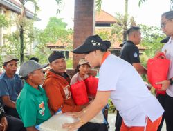 TP PKK Badung dan Dinas Sosial Serahkan Bantuan PMT di Kecamatan Petang