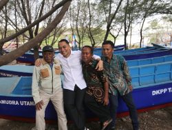 Pemkot Surabaya Serahkan Bantuan Alat Tangkap Ikan untuk Nelayan Kota Surabaya