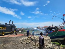 Perahu Nelayan di Pelabuhan Kluwut Terbakar, Polres Brebes Selidiki Penyebabnya