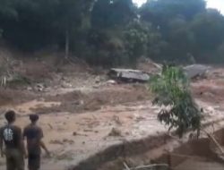 Akibat Hujan Deras Wilayah Subang Diterjang Longsor