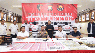 Ungkap Dugaan Peredaran Uang Palsu Dolar Singapura, Polisi Bekuk Empat Tersangka