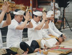 Hadiri Karya Melaspas di Pura Desa Banjar Batulumbang, Sekda Badung Minta Jaga Persatuan dan Keamanan
