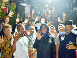 Yoyok Subagiono dan Endang Rini Asih Sapa Warga Dupak Bangun Rejo, Kota Surabaya