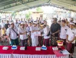 Hadiri Melaspas Balai Banjar Adat Panca Warga Mengwitani, Sekda Adi Arnawa: Jaga Persatuan dan Semangat Gotong Royong