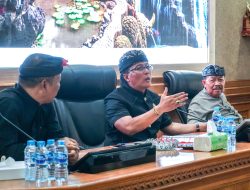 Bupati Giri Prasta Pimpin Rapat Karya Pemelaspasan Pura Punduk Dawa