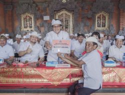 Bupati Giri Prasta Mendem Pedagingan di Padmasana Balai Banjar Mekarsari, Carangsari