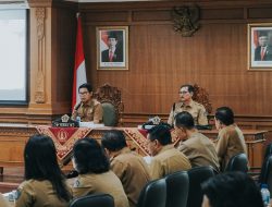 Sekda Adi Arnawa Pimpin Rapat dan Evaluasi Penguatan SAKIP