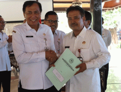 Serahkan SK dan Mengantar Pensiunan ke Tempat Kerja, Begini Pesan Pj Bupati Brebes