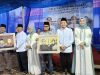 PWI Lampung Utara Berikan Cendera Mata kepada Budi Utomo dan Ardian Saputra