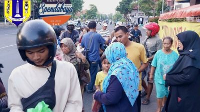 Alumni Spendabaya Rea-Reo Gelar Acara Bagi Takjil dan Buka Puasa Bersama Anak Yatim
