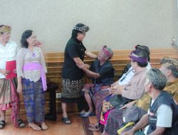 Bupati Giri Prasta Apresiasi Seniman Drama Gong Lawas