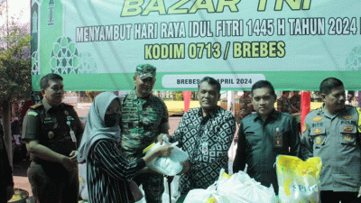 Sambut Idulfitri 1445 H, Bazar Murah TNI di Kodim 0713 Brebes Diminati Warga