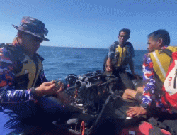 Pakai Drone Bawah Laut, Polisi Cari Korban Tenggelam di Pantai Lancing, Loteng