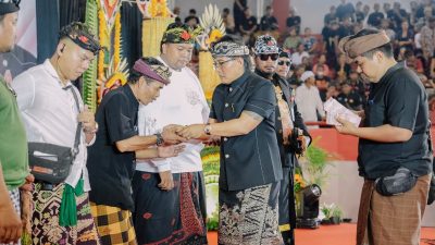 Badung Angelus Buana, Bupati Giri Prasta Serahkan Rp109 Miliar Lebih untuk Karangasem