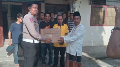 Unit Reg Ident Satlantas Polres Selayar Bagikan 200 Paket Lebaran pada Wartawan dan Dhuafa
