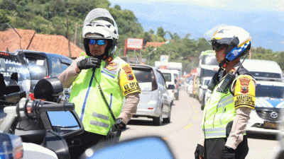 Atasi Kemacetan Jalur Tengah, Kapolres Brebes Atur Lalu Lintas dan Pimpin Rekayasa Arus