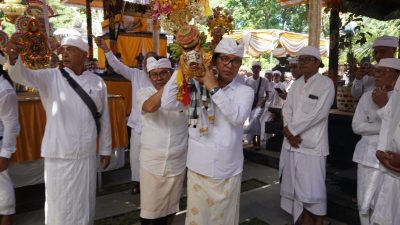 Wabup Badung Suiasa dan Sekda Adi Arnawa Hadiri Karya Pemelaspas Agung di Pura Dalem Penataran Pecatu