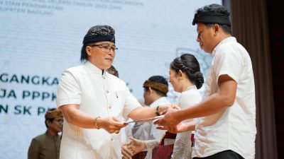 Bupati Badung Giri Prasta Serahkan SK untuk 1.935 P3K dan 25 ASN Lulusan PKN STAN