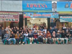 Forum Komunikasi Bumiayu Entertainment Berbagi Takjil di Bulan Ramadan