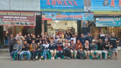 Forum Komunikasi Bumiayu Entertainment Berbagi Takjil di Bulan Ramadan