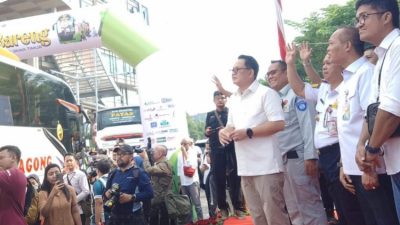 Kepala Dishub Jatim Dampingi Pj Gubernur Adhy Karyono Lepas Mudik Gratis Idulfitri 1445 H