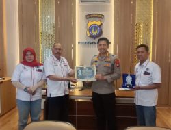 Kapolresta Sleman Menerima Golden Award dari IWO Indonesia