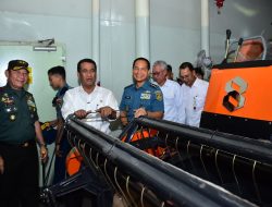 Kapal Perang TNI AL Distribusikan Alat dan Mesin Pertanian ke Kabupaten Merauke